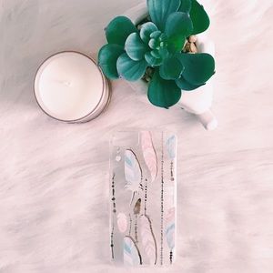 Feather Phone Case 🌷